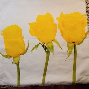 Pillow Sham - Yellow Roses - Like New - 16 x 16